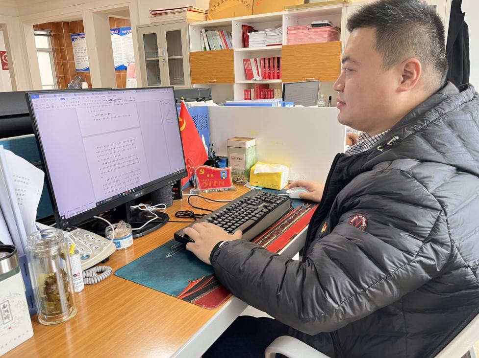 黨建工作樹標桿 疫情防控敢亮劍——新灘投資公司周昊.jpg