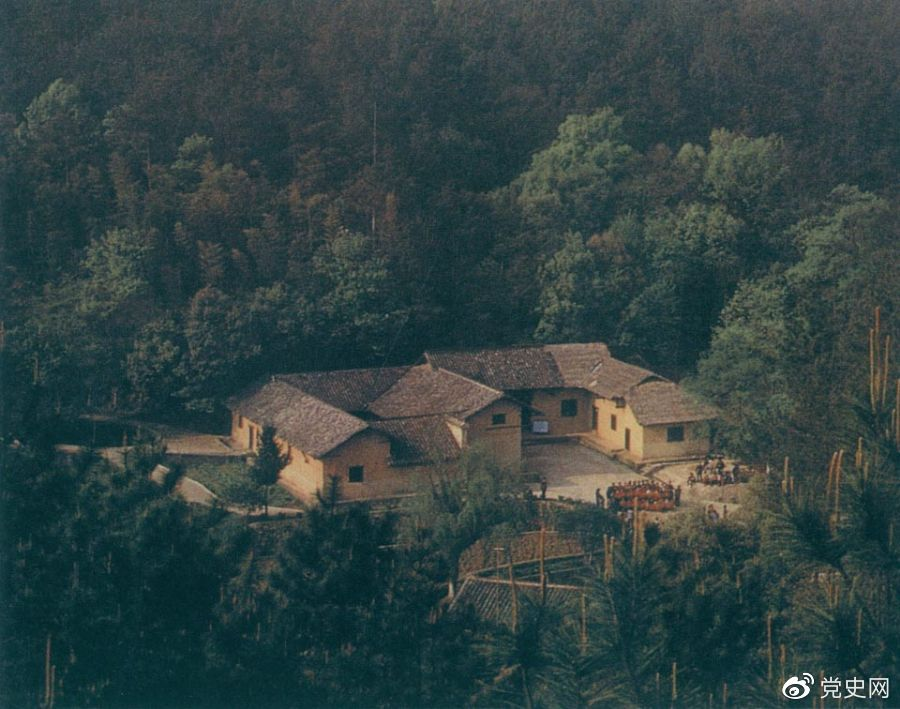 毛澤東故居&mdash;&mdash;湖南省湘潭縣韶山?jīng)_上屋場。1893年12月26日，毛澤東在這里誕生。